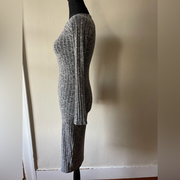 Want My Look Bella black/white combo key hole dress, form fitting, size med - Picture 3 of 5